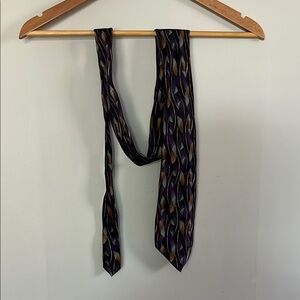 Arrow Purple and Gold Tie 100% Silk